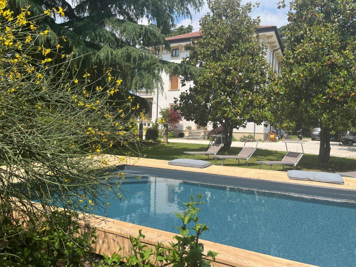 Il Bozzolo Eco Boutique Apartments 明乔河畔的瓦雷奇奥 外观 照片