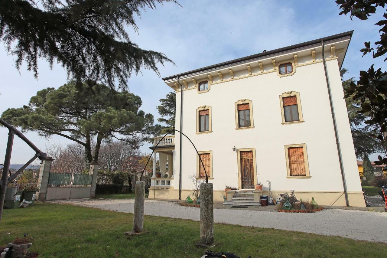 Il Bozzolo Eco Boutique Apartments 明乔河畔的瓦雷奇奥 外观 照片